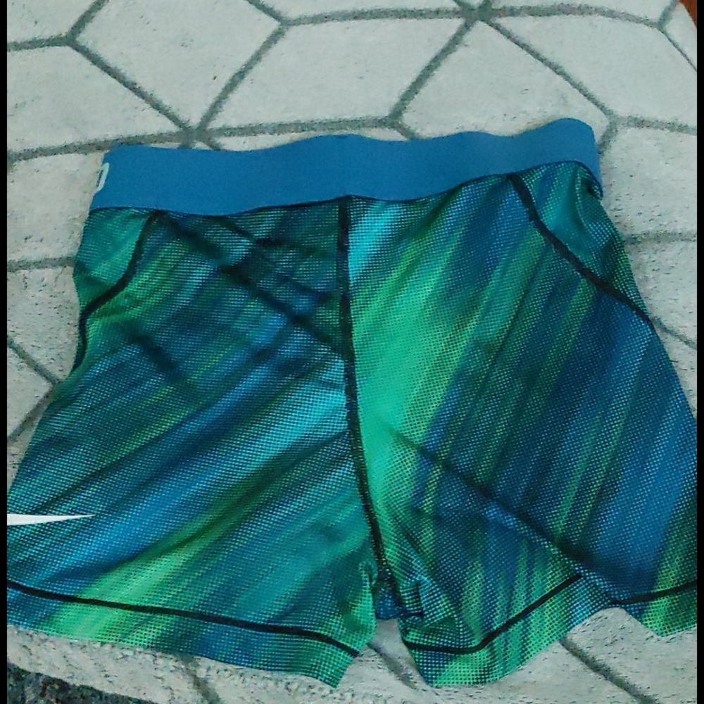 nike pros (HIGH RISE) - Picture 2 of 2
